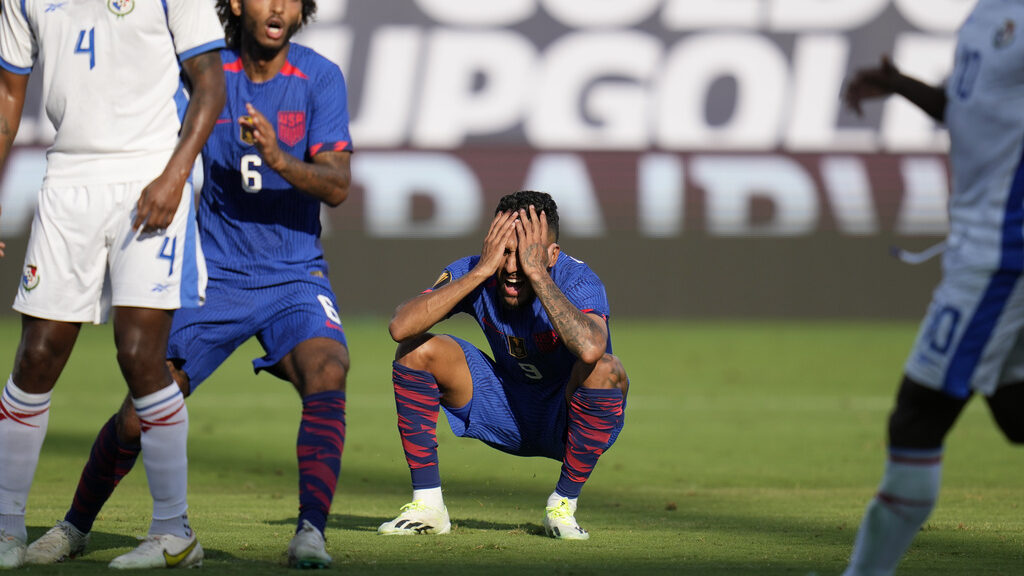 U.S. forward Jesús Ferreira, center, reacts to a missed opportunity to score during the second hal...